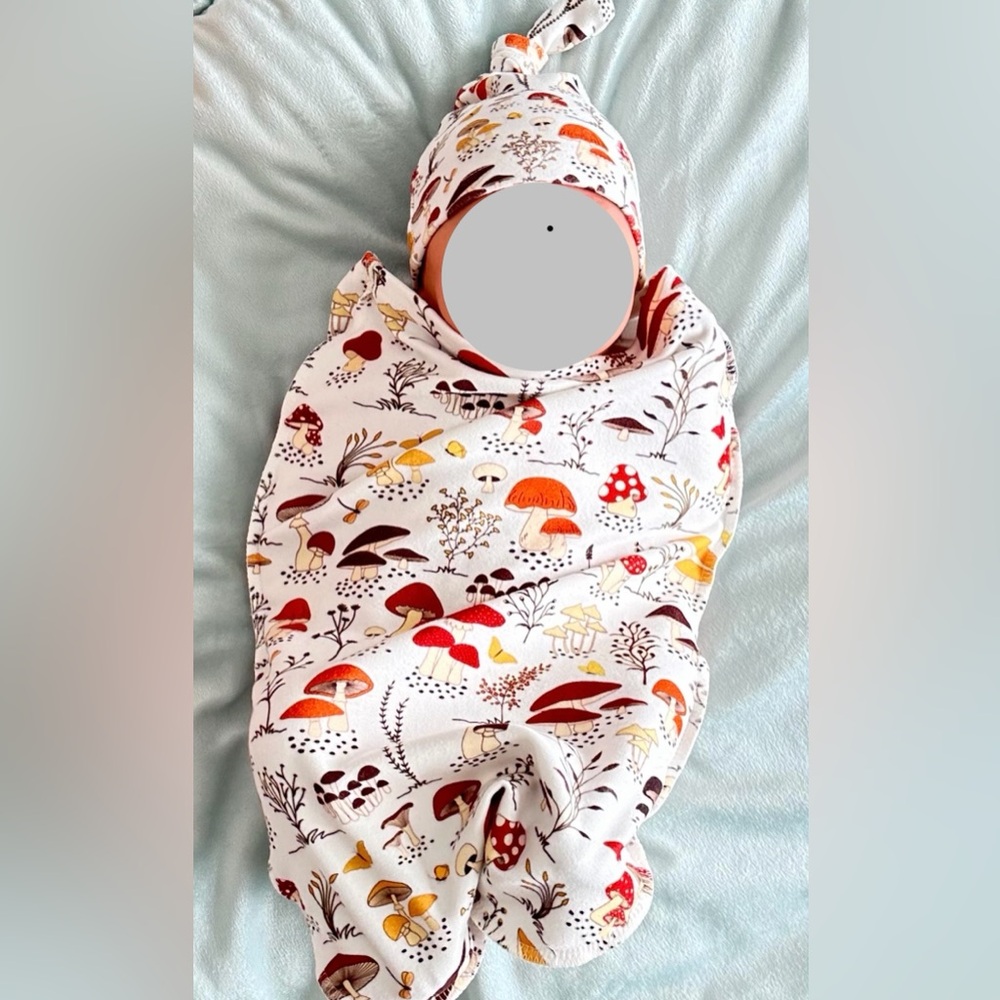 0-3 month mushroom print baby sleep sack or photo prop w/ matching beanie EUC